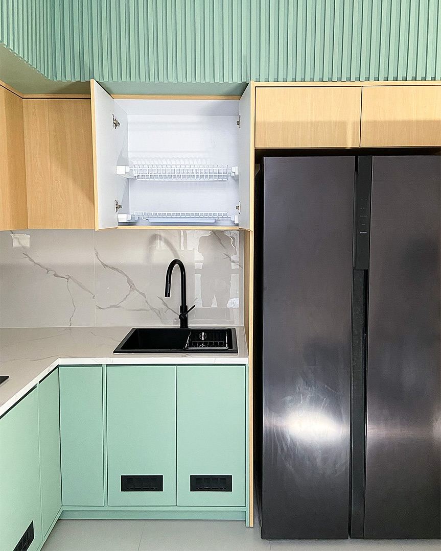 Kitchen Set Kak Atika - sisi sink dengan kulkas built-in