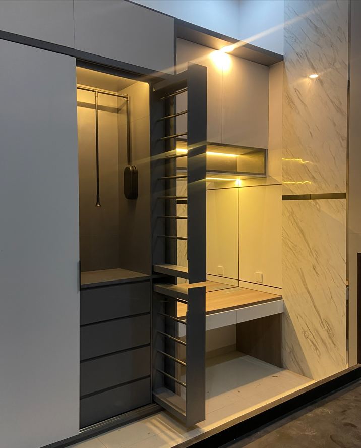 Wardrobe Pak Danar - sliding rack & meja rias kayu