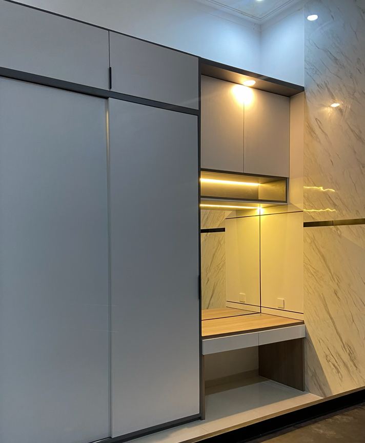 Wardrobe Pak Danar - panel sliding tertutup