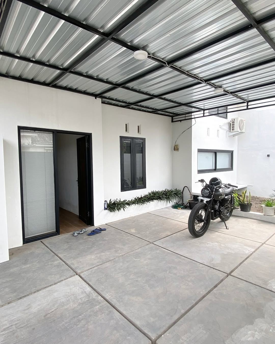Dinar House - inner courtyard