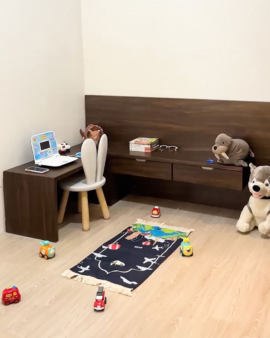 Kamar Kak Elfira - tempat tidur + headboard cove lighting + nightstand walnut