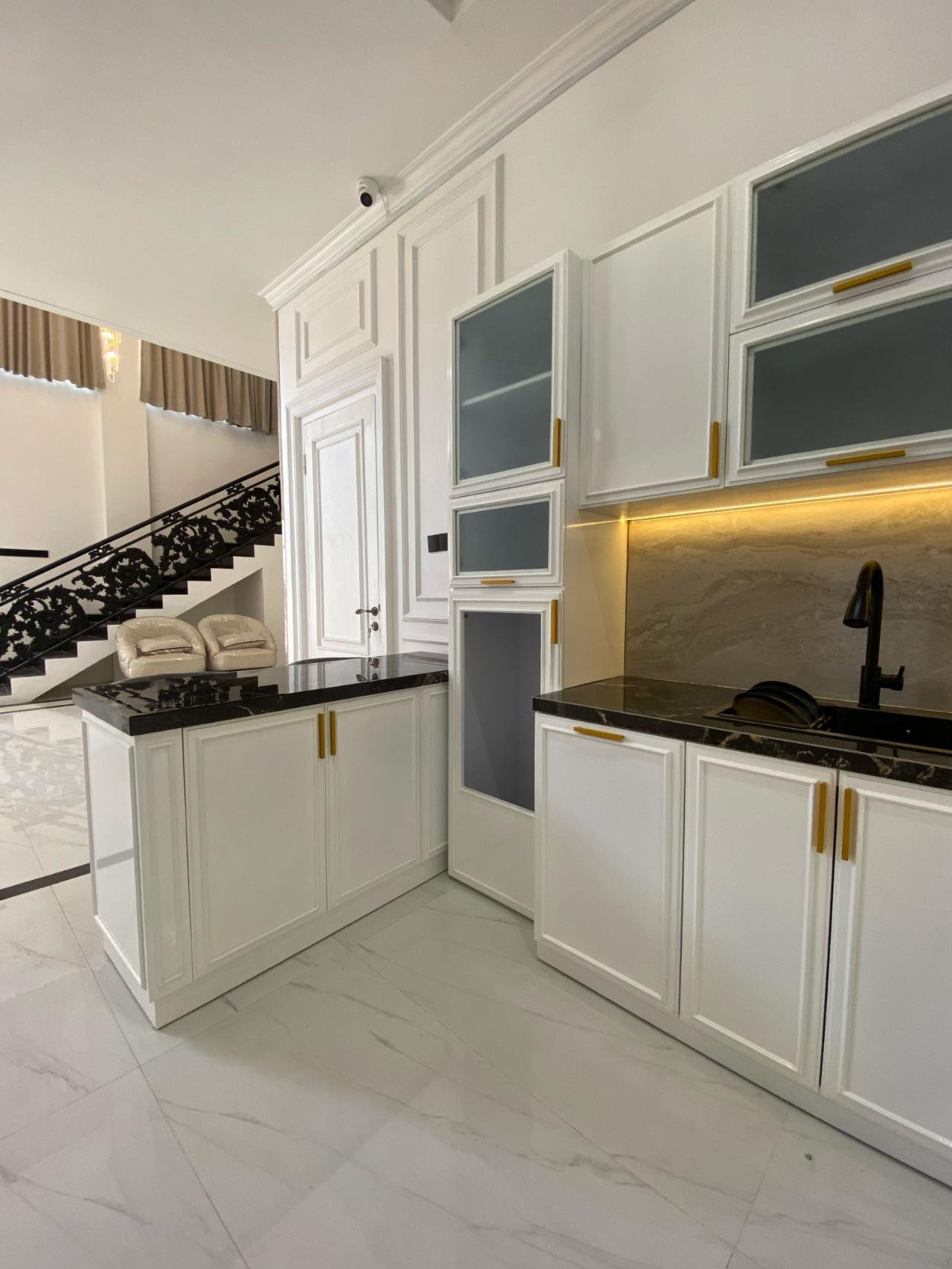 Kitchen Set Ibu Indri - dining adjacent