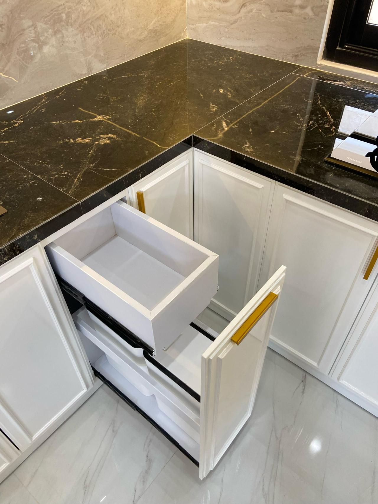 Kitchen Set Ibu Indri - storage drawer detail