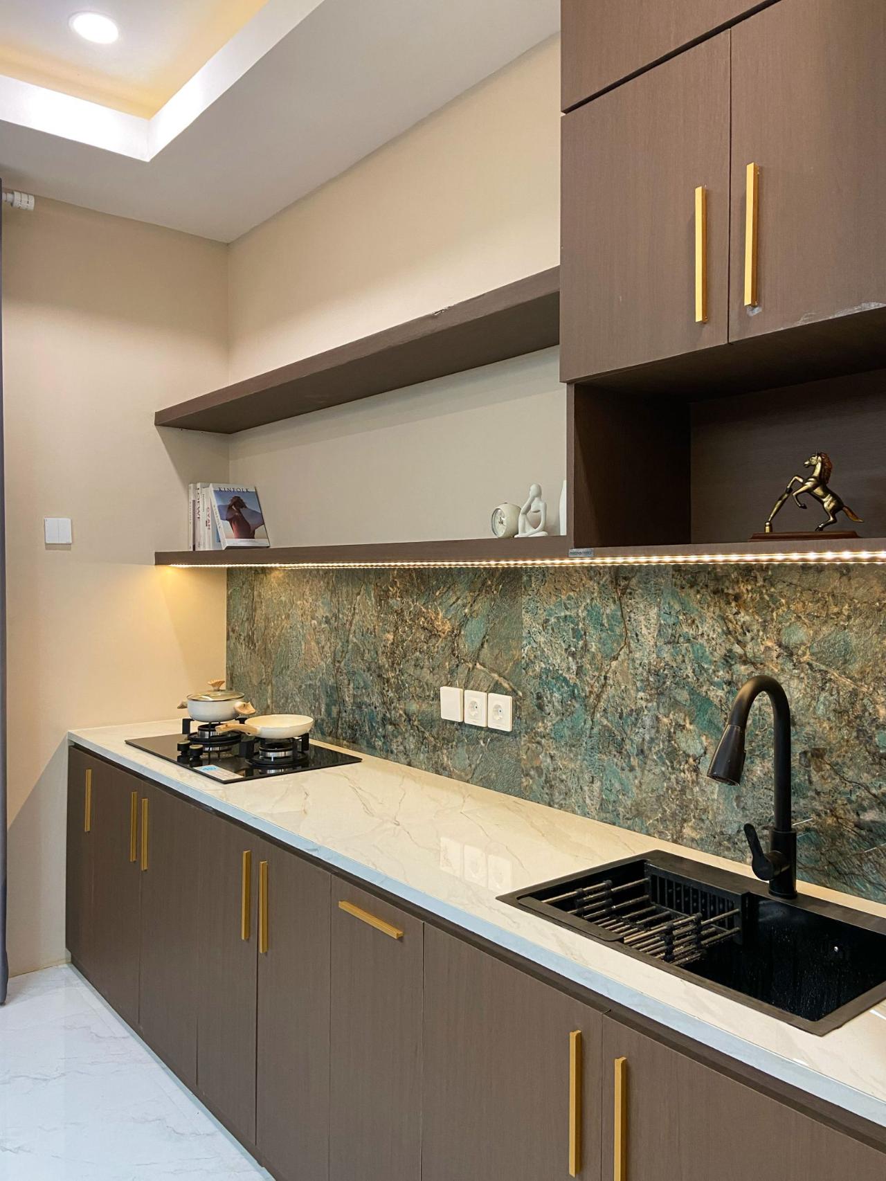Kitchen Set Pendopo - countertop & green marble backsplash