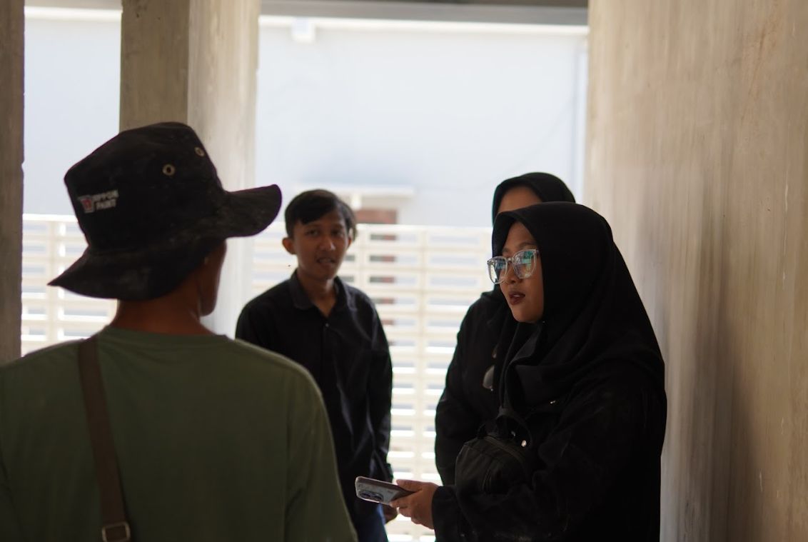 Survei lokasi bersama klien